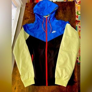 Nike Mens Size S Sportswear Woven Windbreaker Black Signal Blue AT5270-015 NWT